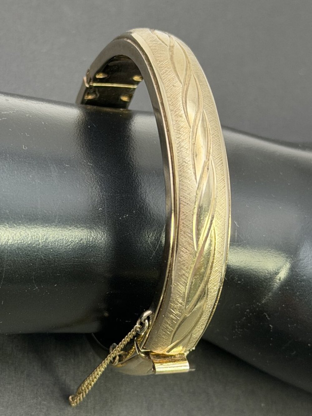 Vintage Gold Tone Hinged Bangle Bracelet Textured Swirl Safety Chain 6.75in